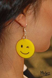 MIKIKO Smiley örhängen